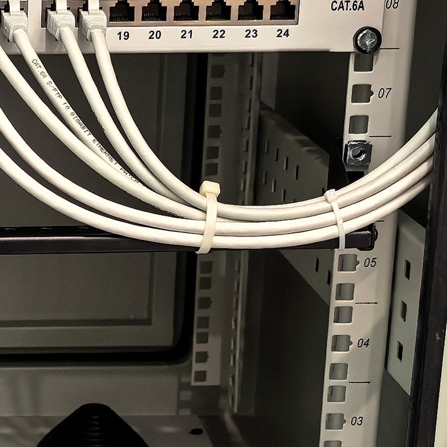VALUE 19" 1U Rack Mountable Cable Management Bar, (horizontal) with adjustable Depth, black