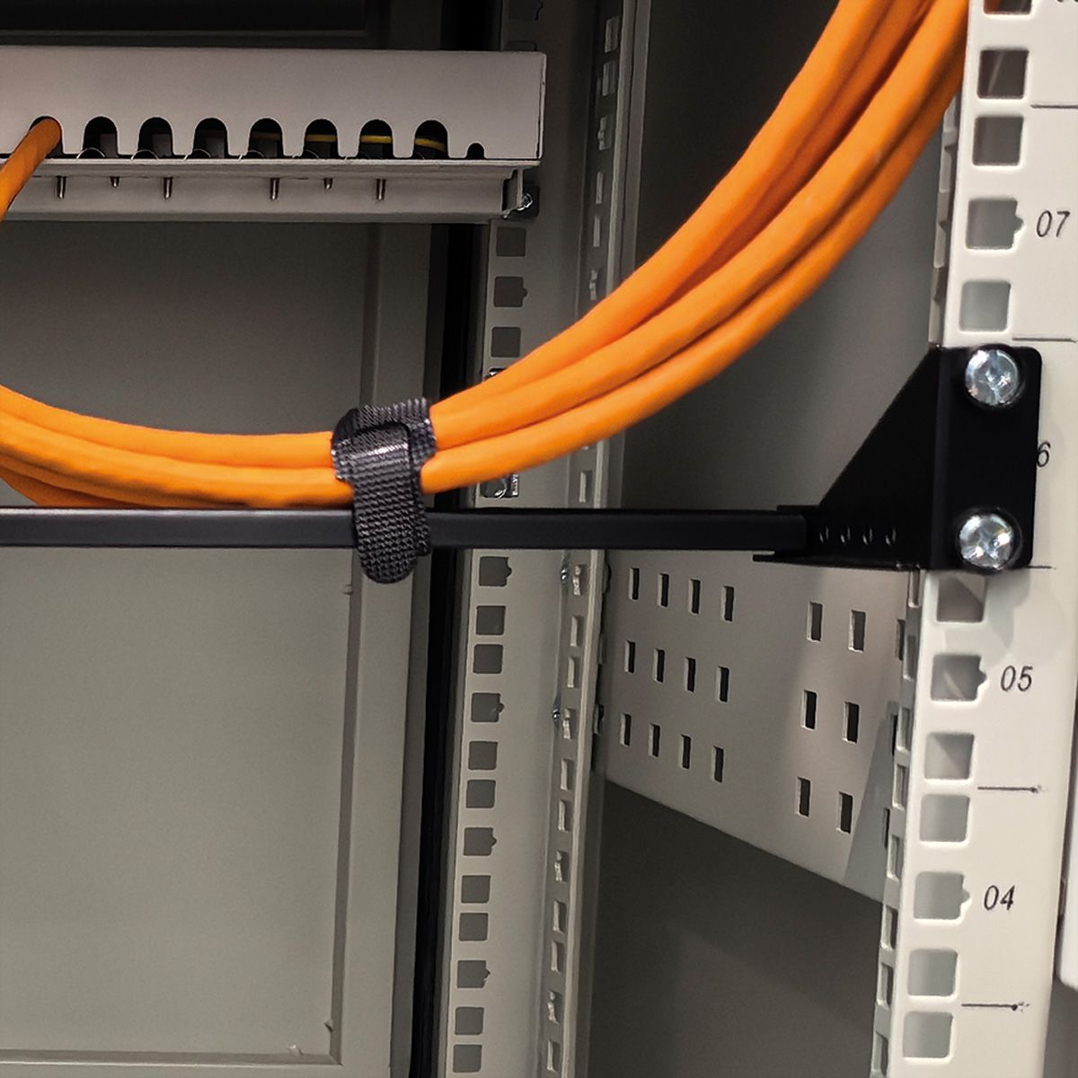 VALUE 19" 1U Rack Mountable Cable Management Bar, (horizontal) with adjustable Depth, black